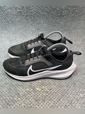 Nike Air Zoom Pegasus 40 Black Running Shoes Size 7 Women’s 5.5 Men’s